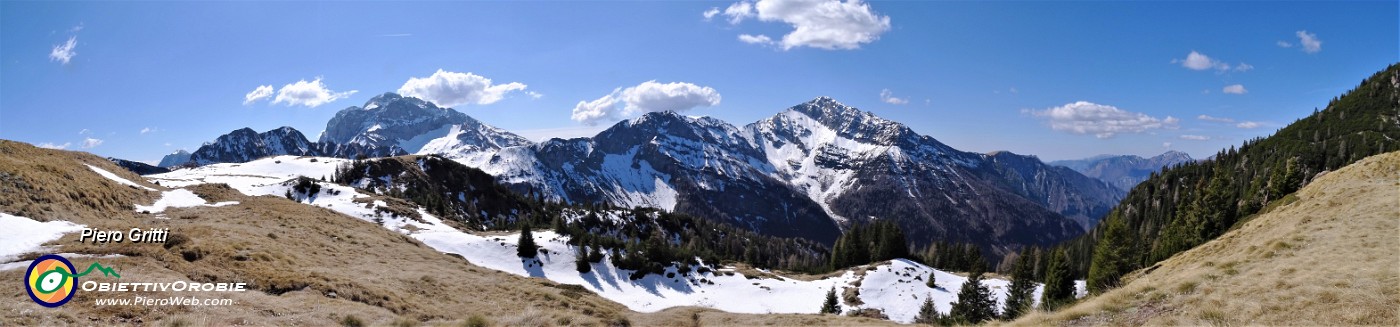 61 Panorama verso Arera, Menna e Sentiero dei Roccoli.jpg